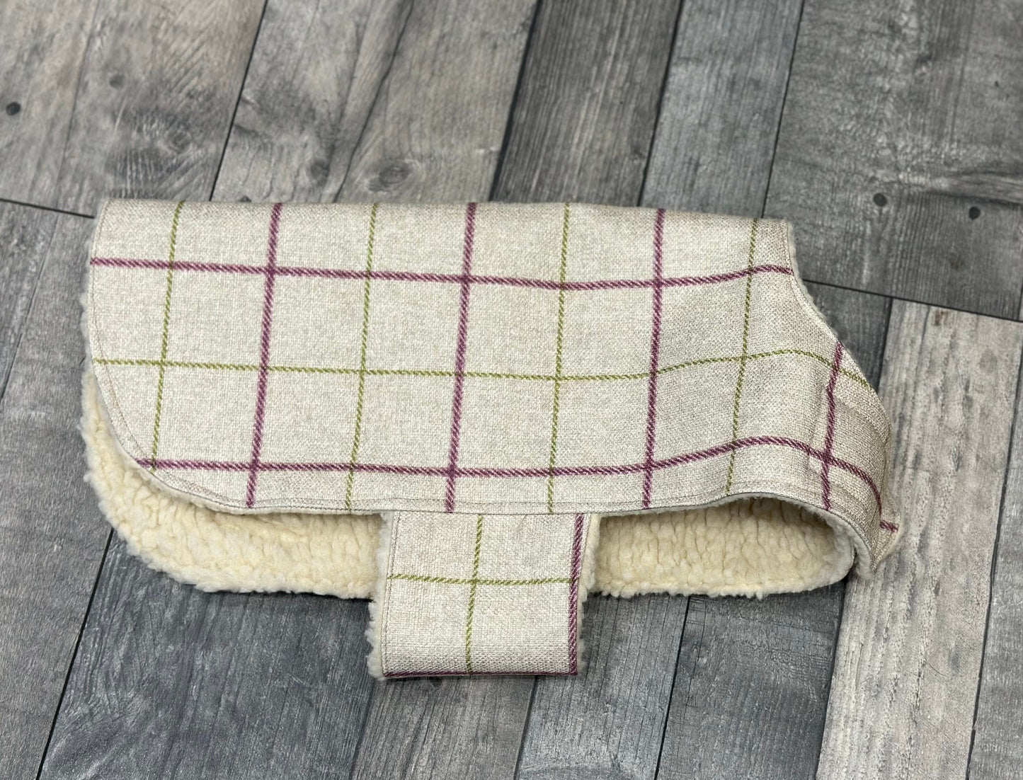 Water resistant dog coat, waterproof dog coat, shower proof dog coat ,pet lover, pet accessories,dachshund dog coat