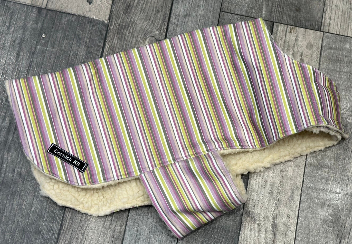 Water resistant dog coat, waterproof dog coat, shower proof dog coat ,pet lover, pet accessories,dachshund dog coat