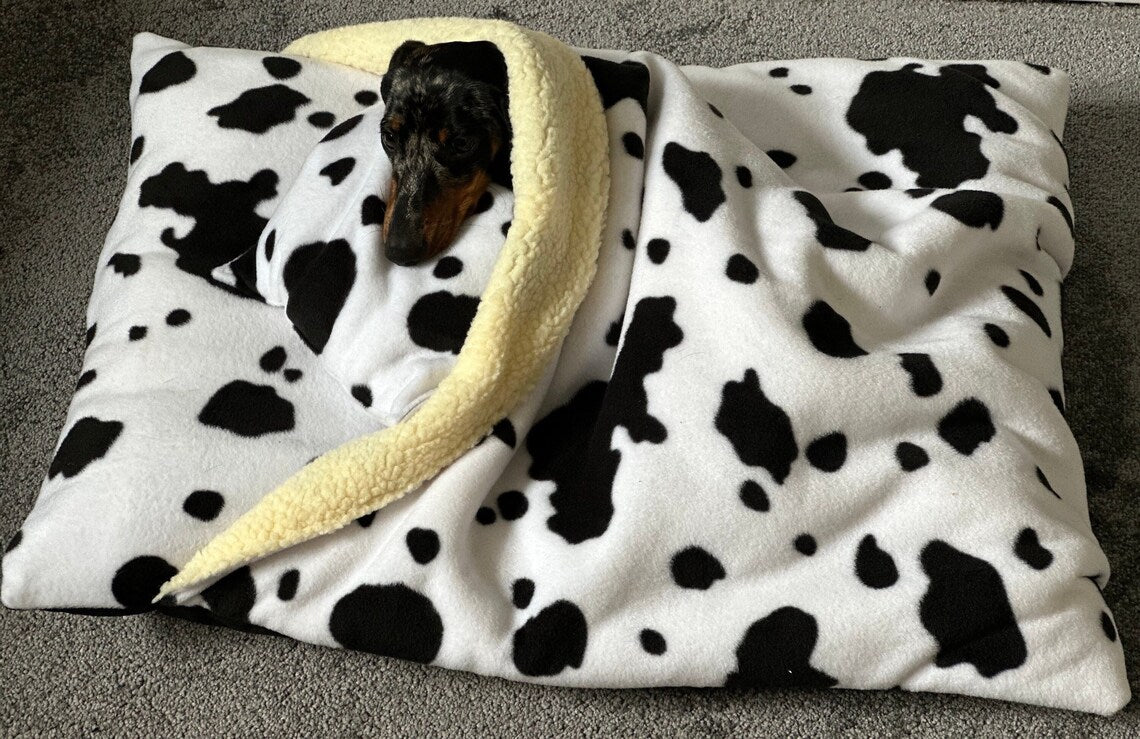 Fleece Dog Bed Cave: Dachshund Snuggle Sack with Sherpa Lining.