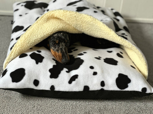 Fleece Dog Bed Cave: Dachshund Snuggle Sack with Sherpa Lining.