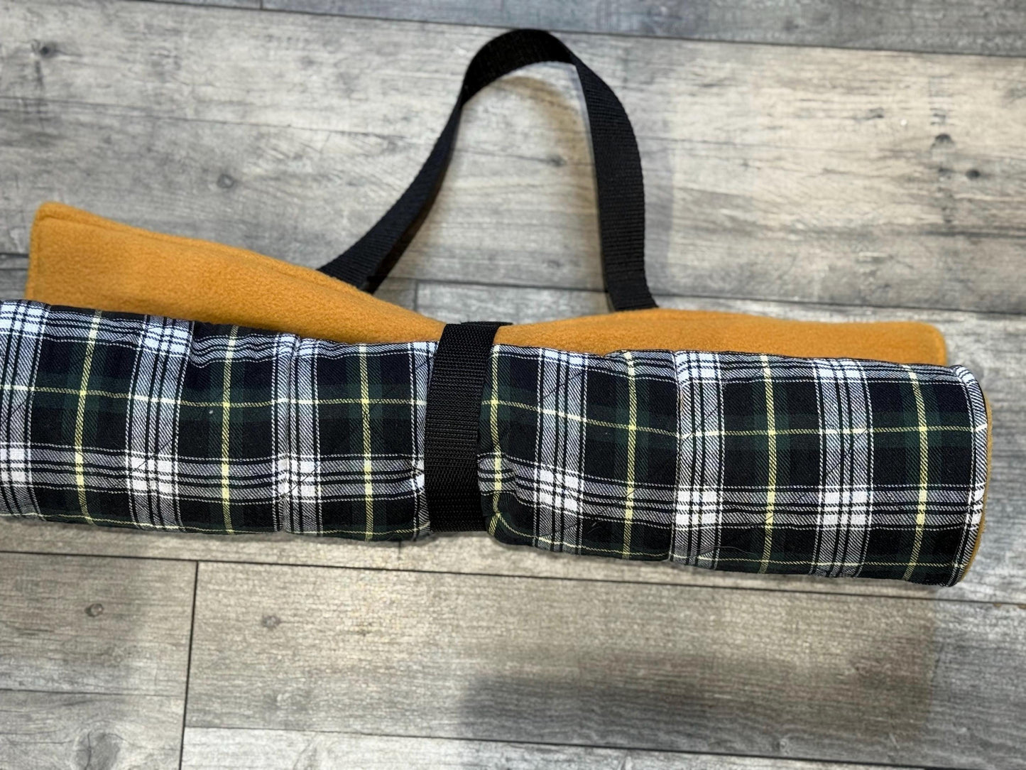 Tartan quilted dog travel mat ,dog roll mat ,crate mat,dachshund picnic mat,settle mat