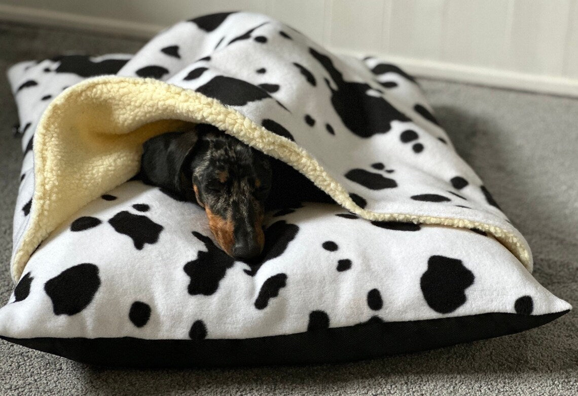 Fleece Dog Bed Cave: Dachshund Snuggle Sack with Sherpa Lining.