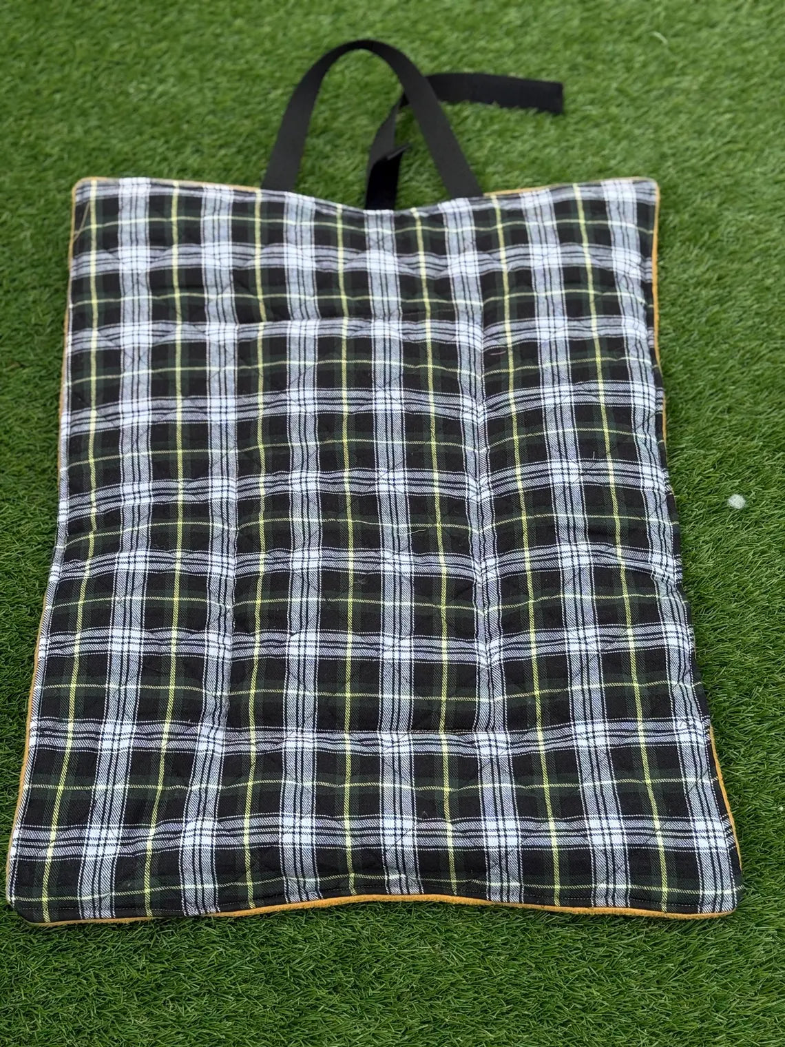 Tartan Quilted Dog Travel Mat: Reversible Fleece Picnic Pad.