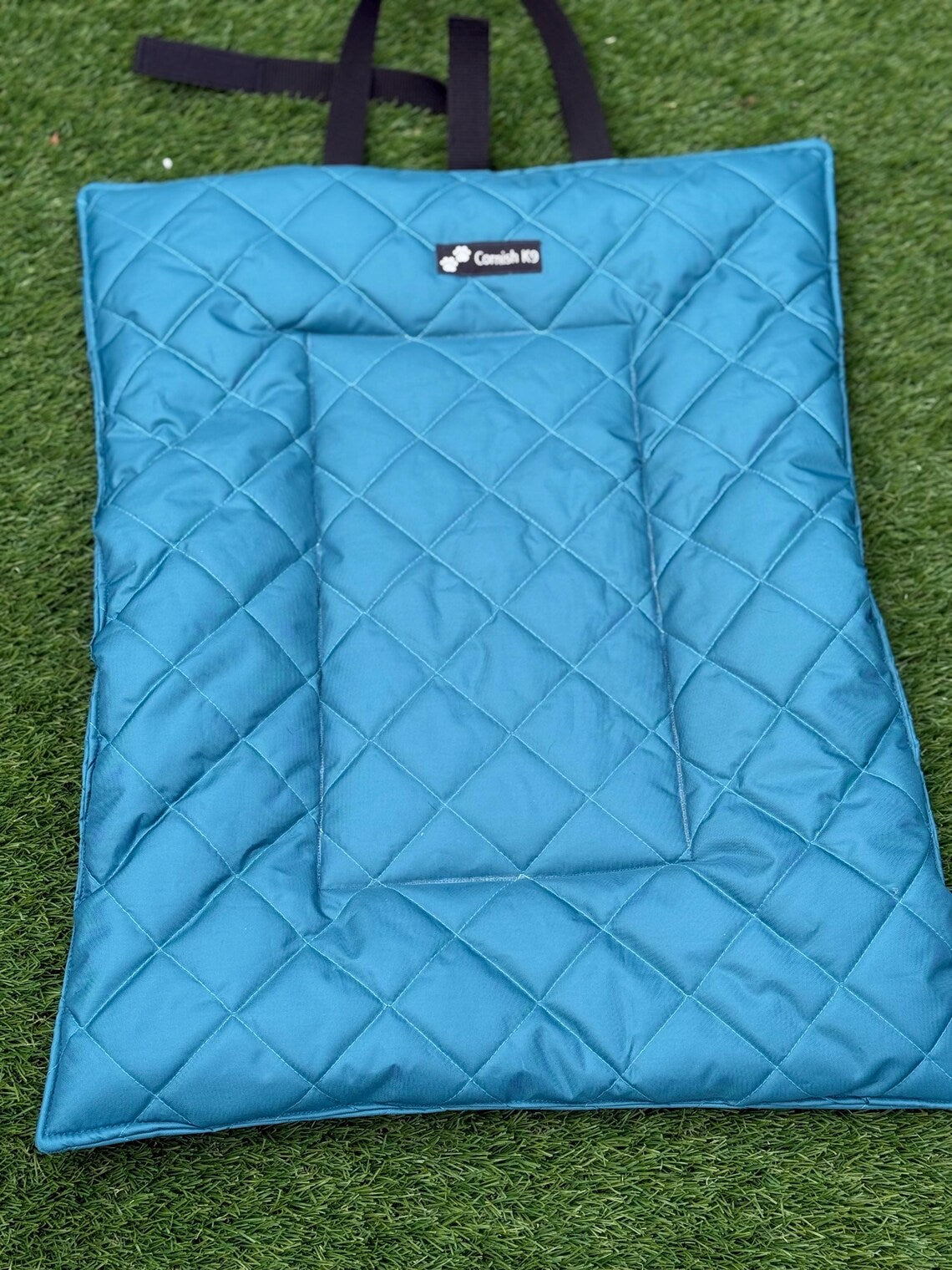 Waterproof Quilted Dog Travel Mat: Roll-Up Picnic Pad