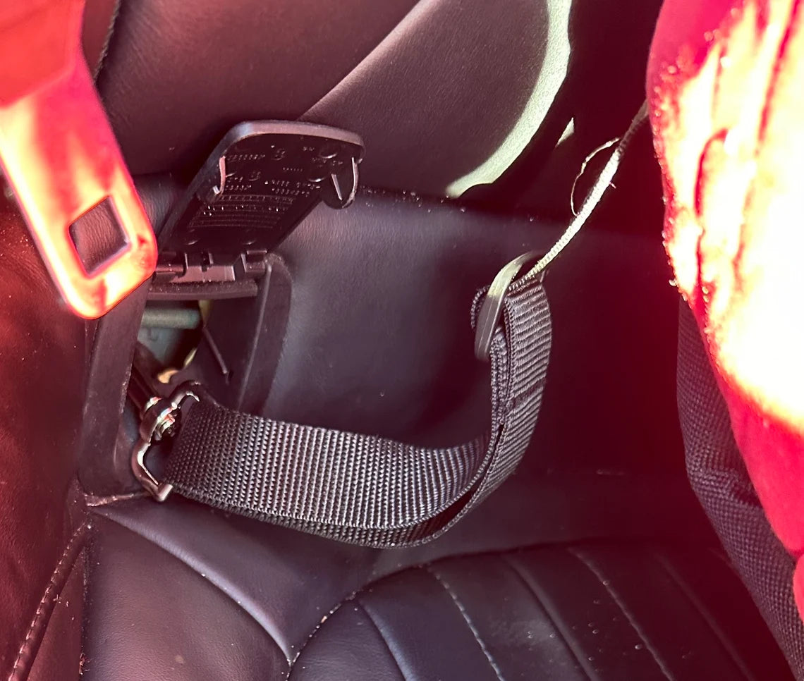 Waterproof Quilted Dog Car Seat: Sherpa Fleece Cushion, Adjustable Straps.