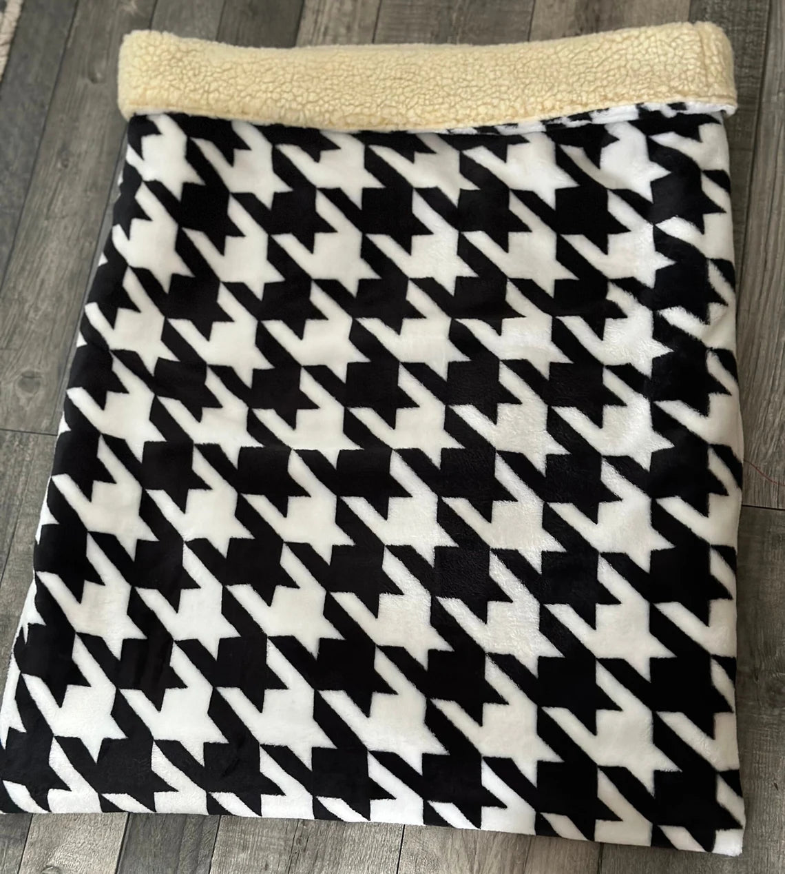 Houndstooth Dog Snuggle Sack: Fleece Pet Bed Warmer.