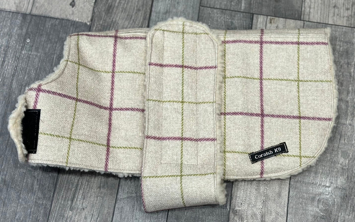 Water resistant dog coat, waterproof dog coat, shower proof dog coat ,pet lover, pet accessories,dachshund dog coat