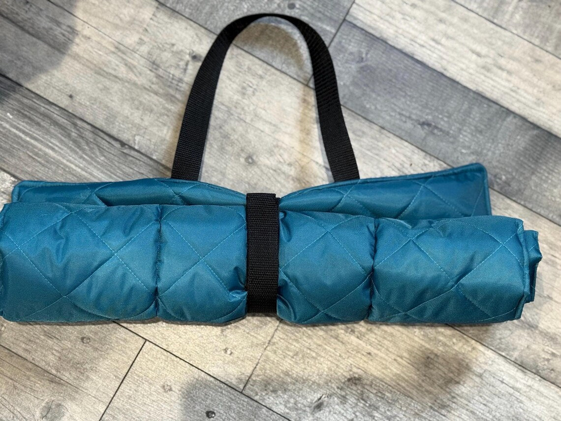 Waterproof Quilted Dog Travel Mat: Roll-Up Picnic Pad