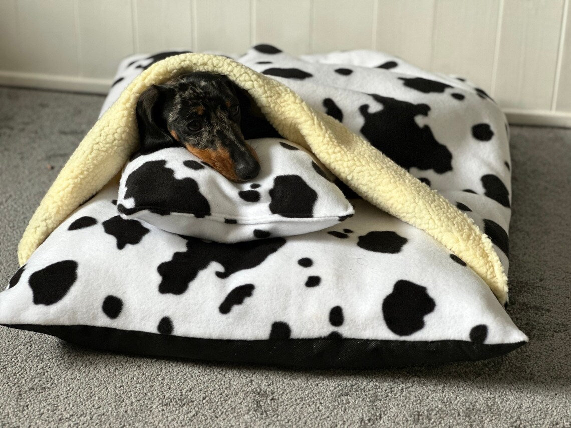 Fleece Dog Bed Cave: Dachshund Snuggle Sack with Sherpa Lining.