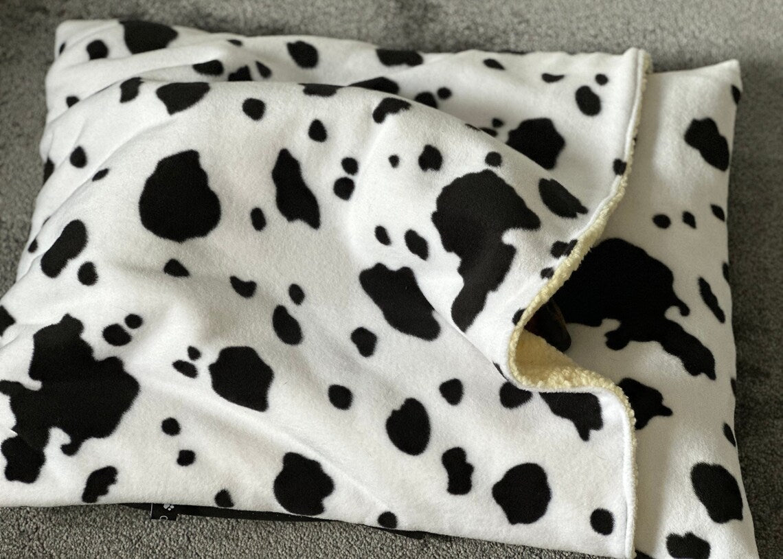 Fleece Dog Bed Cave: Dachshund Snuggle Sack with Sherpa Lining.
