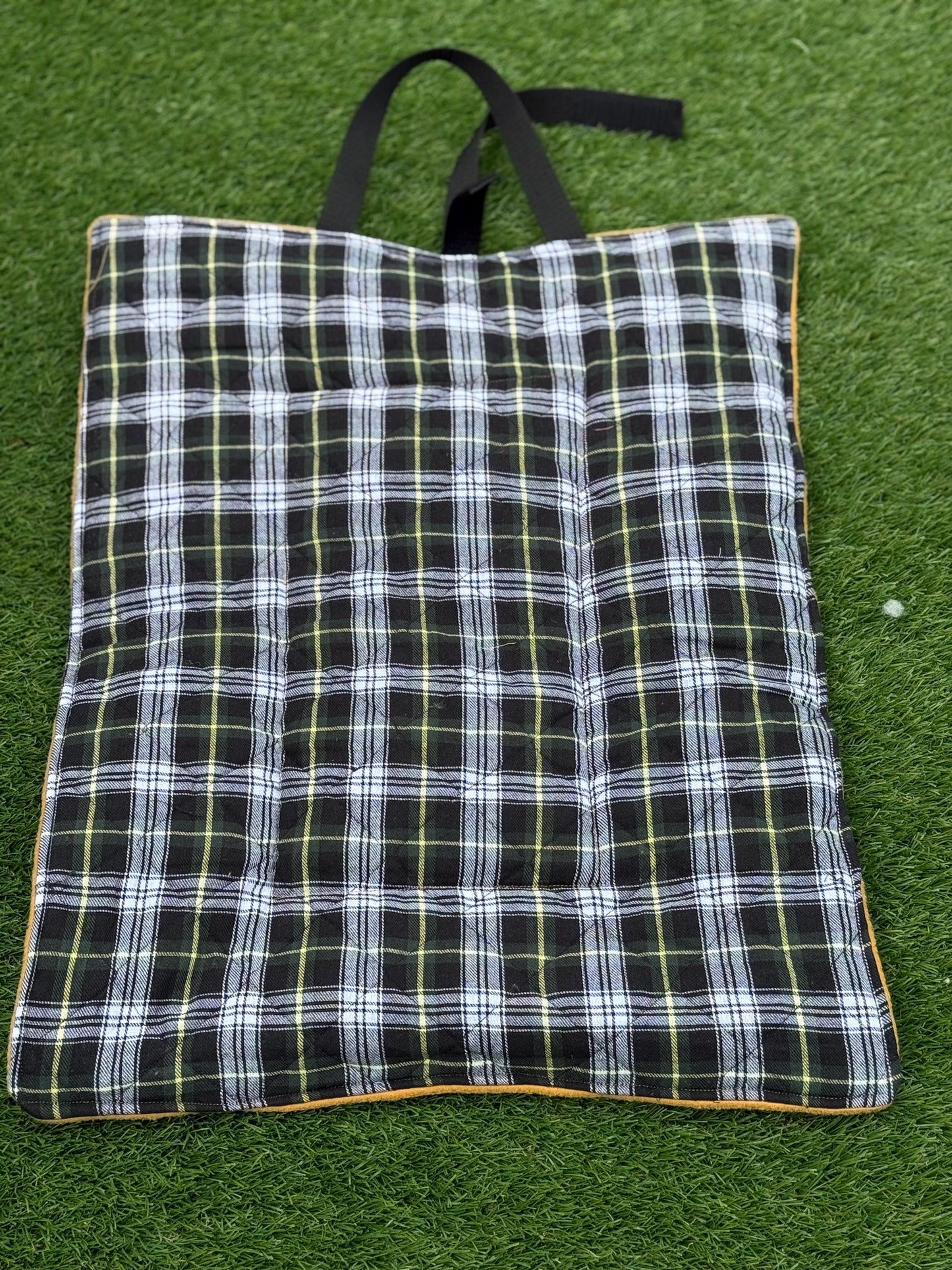Tartan quilted dog travel mat ,dog roll mat ,crate mat,dachshund picnic mat,settle mat
